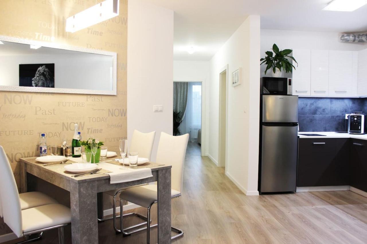 Leo Apartment Free Parking - Augusta Братислава Екстериор снимка