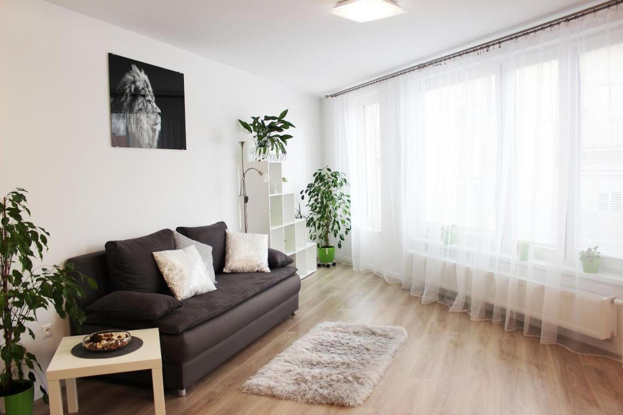 Leo Apartment Free Parking - Augusta Братислава Екстериор снимка